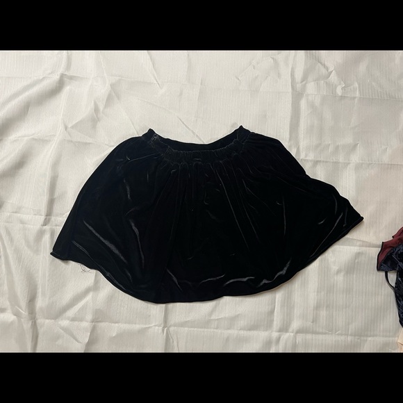FLOWY BLACK VELVET SKIRT - Picture 2 of 2
